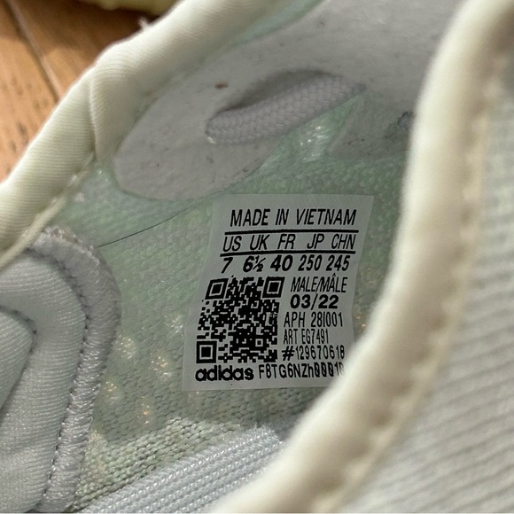 Yeezy Boost 350 v2 Hyperspace main image 6